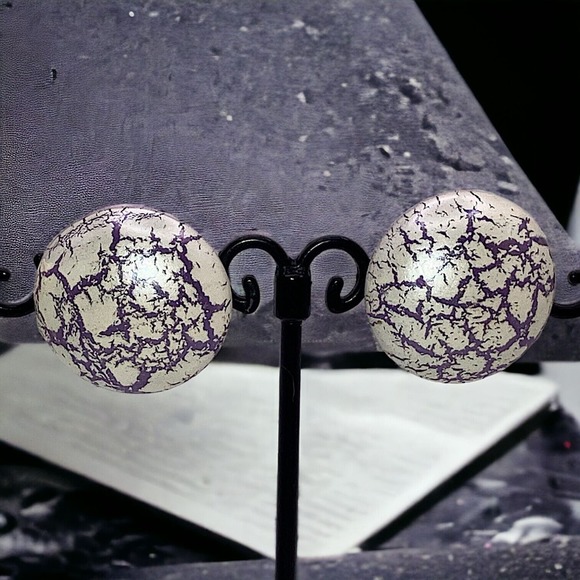 Vintage Purple and White Marbled Round Huggie Stud 7/8 Inch Earrings! - Picture 1 of 5